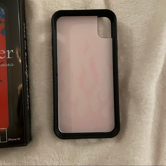 Pink flames Wildflower XR case - Picture 4 of 7